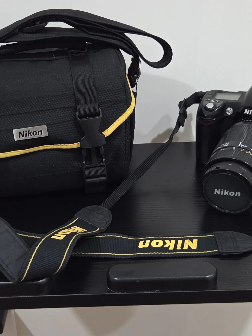 Nikon D70 Black DSLR Camera with Lens